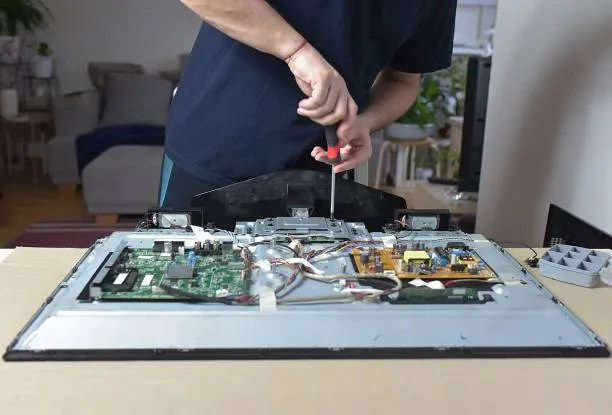 Reparații TV Hisense & TCL